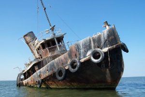 epava de la sacalin delta dunarii, plimbare cu barca pe delta dunarii